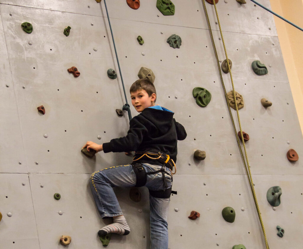 Kletterwand - Ausflüge für Schulklassen im Eurohof Hainewalde